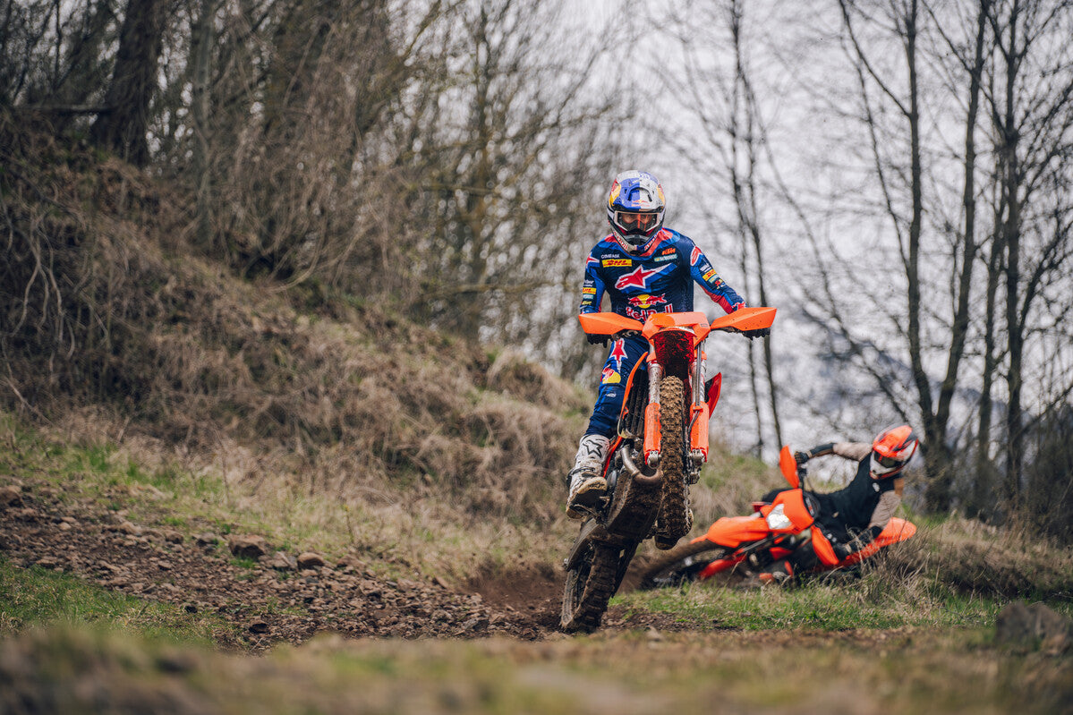 Pneumatiky a tlaky na enduro: čísla z návodu