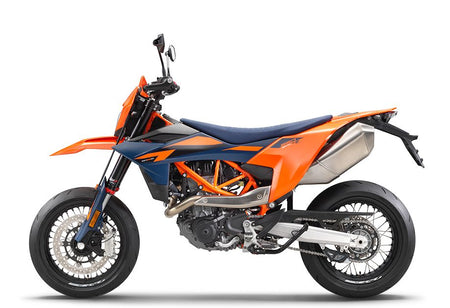 KTM 690 SMC R 2026 – pohled 3