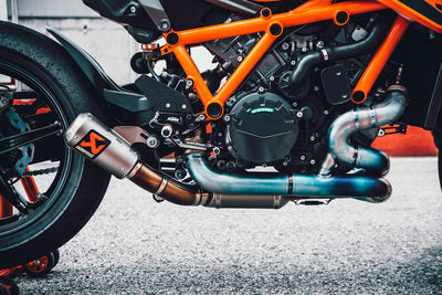 AKRAPOVIČ EVOLUTION LINE