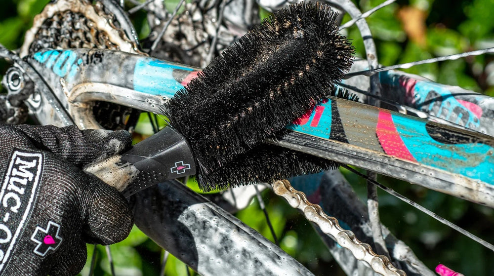 Muc-Off 373 - Kartáč na kola a součásti