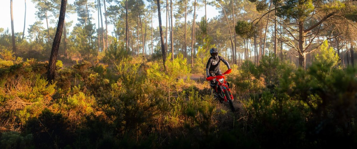 KTM 350 EXC-F 6DAYS 2027 – pohled 2