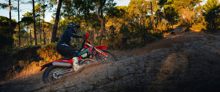 KTM 250 EXC-F 6DAYS 2027 – pohled 2