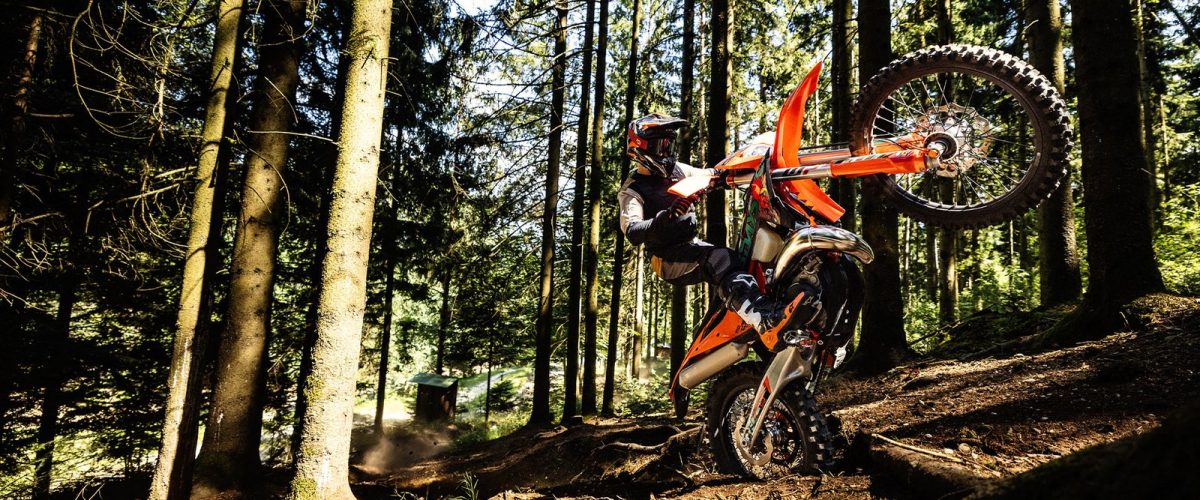 KTM 300 EXC 6DAYS 2027 – pohled 2