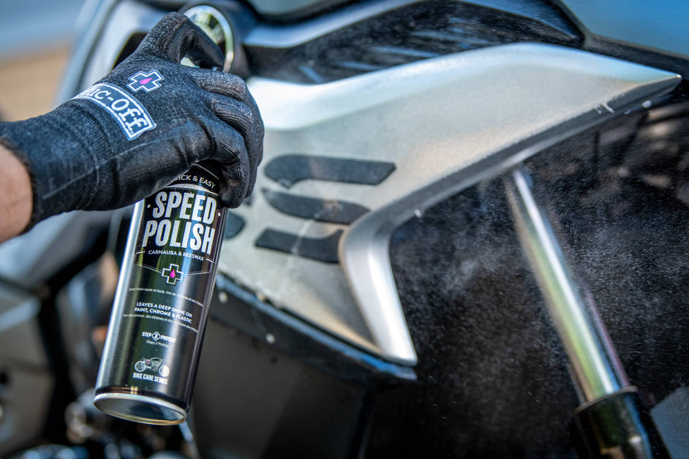 Muc-Off 627 - lešticí a voskovací sprej Speed Polish pro všechny povrchy - 400 ml