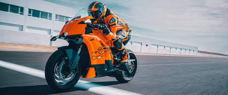 KTM 990 RC R 2027 – v akci 1