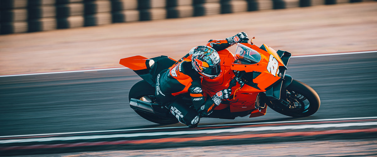 KTM 990 RC R 2027 – v akci 2