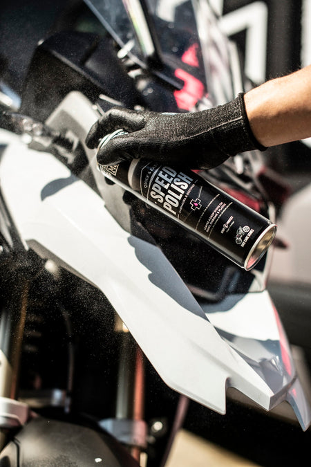 Muc-Off 627 - lešticí a voskovací sprej Speed Polish pro všechny povrchy - 400 ml