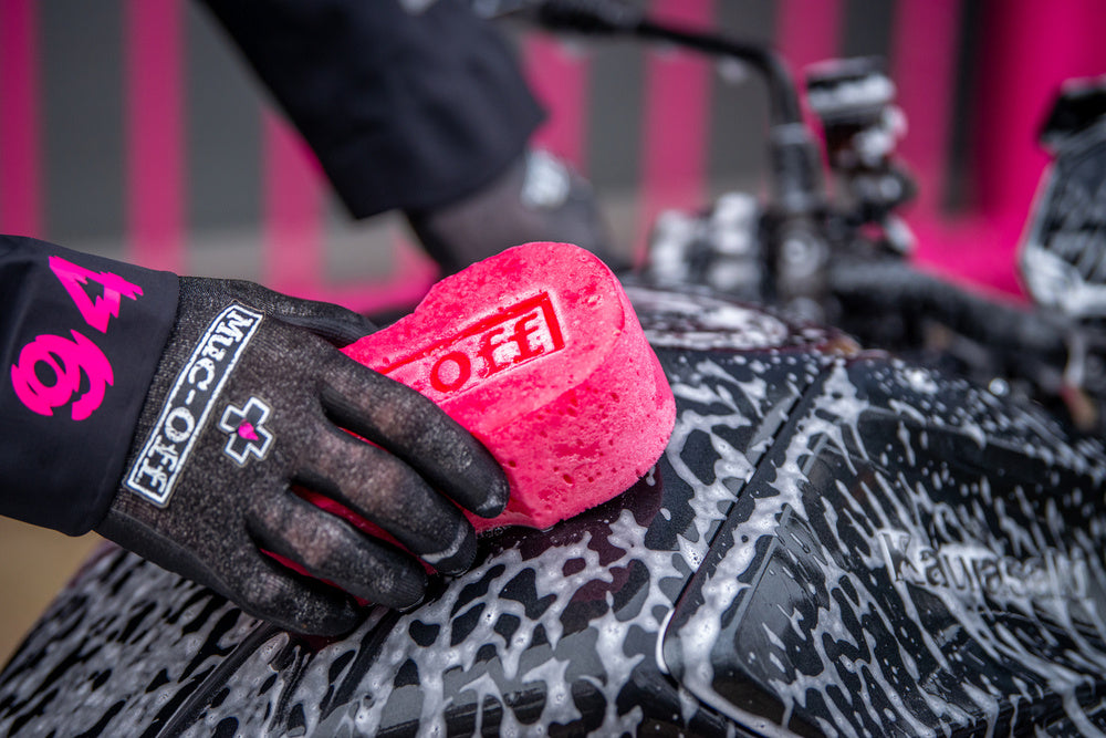 Muc-Off 300 - Vakuově balená houba na mytí motocyklů s mikropóry